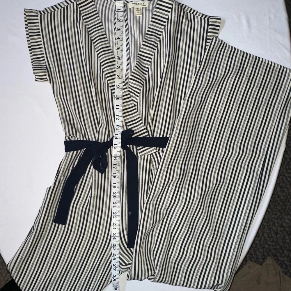 Monteau XS Navy Cream Stripe Wide Leg Jumpsuit V-Neck Slit Back Cap Sleeve